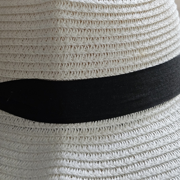Elegant White and Black Women's Sun Hat - Picture 3 of 3
